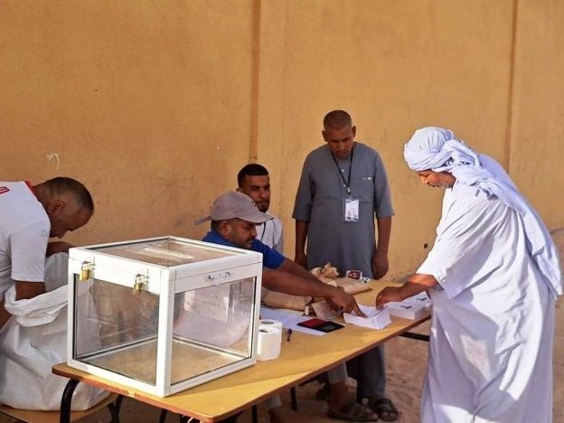 تشريعيات 2 جويلية : انطلاق عملية التصويت عبر المكاتب المتنقلة بتندوف وسط تجند مختلف المتدخلين