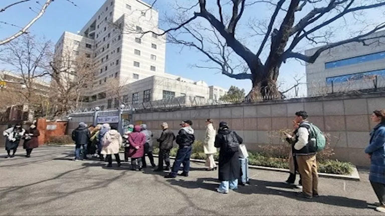 سفارة روسيا بكوريا الجنوبية: وضع اللافتات على المباني ممارسة شائعة