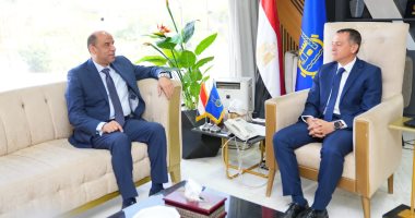 وزير العمل خلال جولته بأسوان يعلن بدء صرف إعانات الحوادث بقيمة 300 ألف جنيه