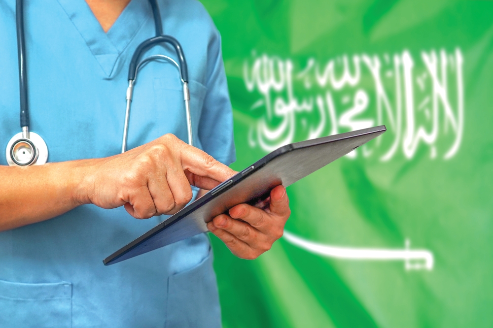 تعزيز توطين القطاع الصحي.. 800 ألف ممارس بالمملكة ونمو متسارع في الأطباء السعوديين