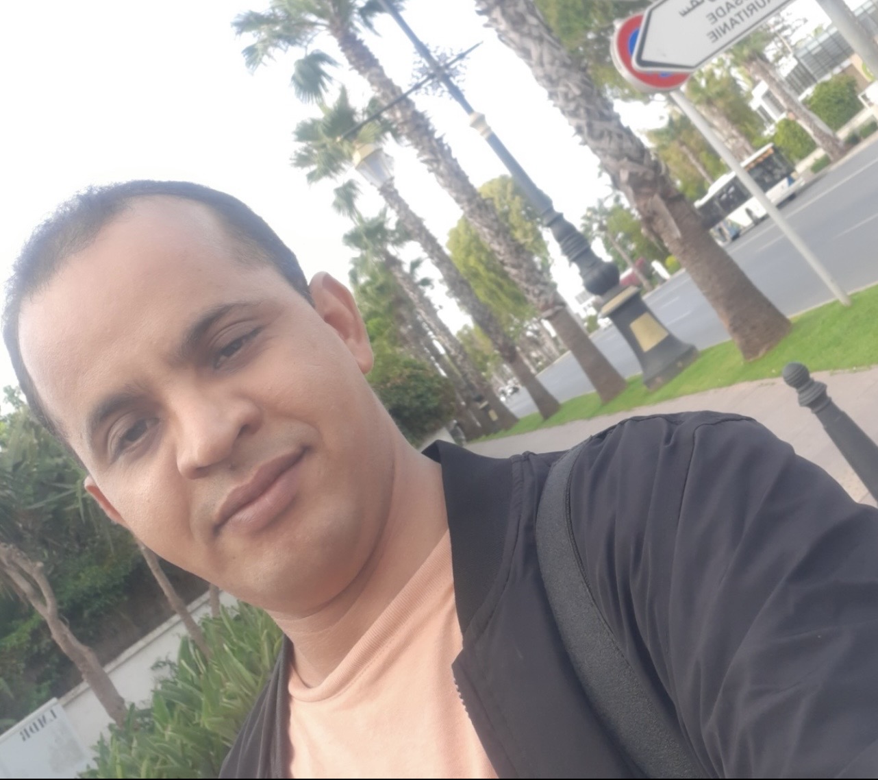 بين الصدى والمنهجية: إشكال النقاش في القضايا التقنية