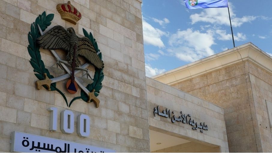 التحقيق مع سيدة "أساءت ليوم العلم"