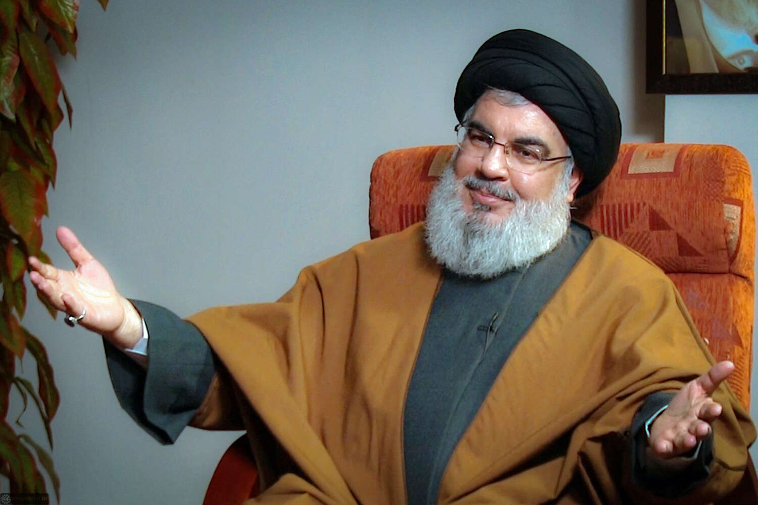 معاريف: نصر الله لم يكن مختبئا في ملجأ.. بل عاش سنوات في شقة “بنتهاوس” بالطابق الثامن