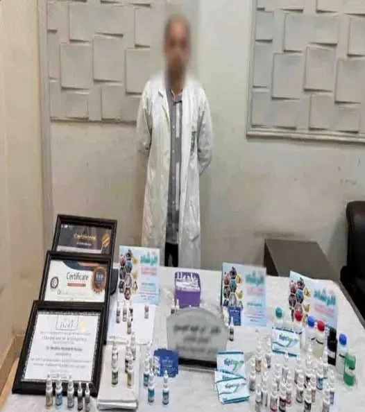 من الكيمياء إلى العيادة.. نهاية طبيب وهمي روّج لنفسه على الإنترنت في مصر