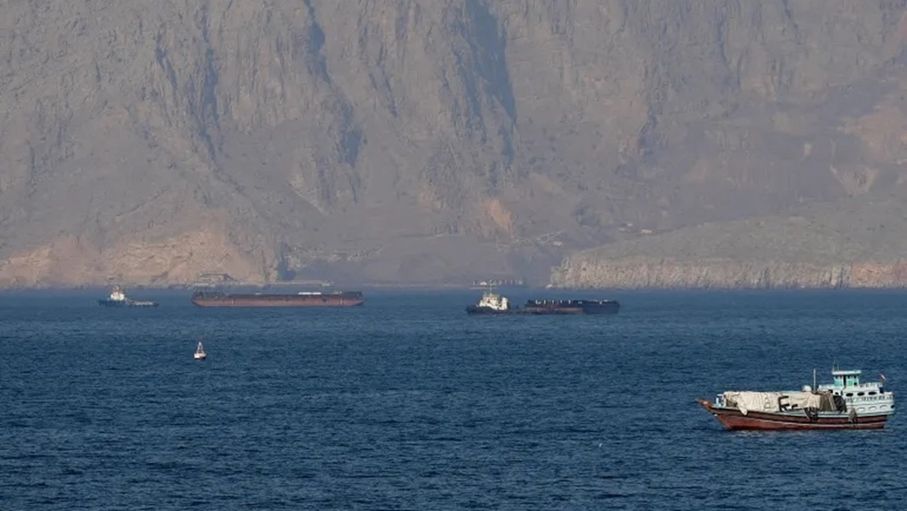 التلفزيون الإيراني: 1500 سفينة في مضيق هرمز تنتظر إذنا للعبور