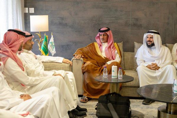وكيل أمين حائل للمشاريع يستقبل فريق الوزارة تزامناً مع تدشين مكتب التشجير
