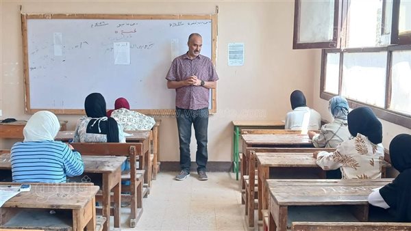 طلاب الشهادة الإعدادية بالقاهرة يؤدون اليوم امتحان مادة الدراسات الاجتماعية