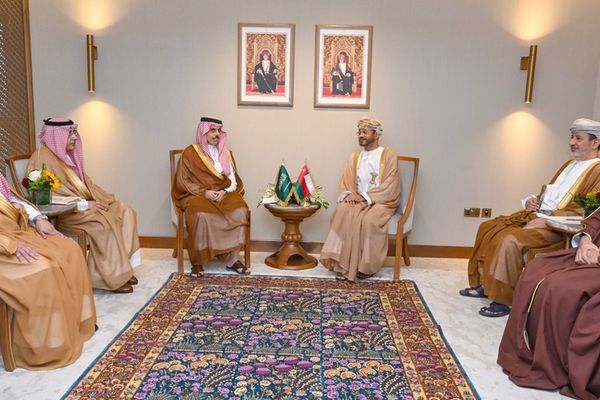 سلطنة عُمان والمملكة العربية السعودية تبحثان تعزيز التعاون والتطورات الإقليمية