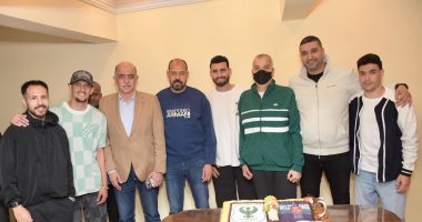 الجهاز الفنى للمصرى يحتفى بعودة ياسر يحيى عضو مجلس الإدارة بعد رحلة علاجية