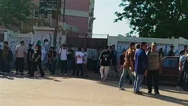 طلاب الشهادة الإعدادية بالغربية يؤدون امتحاني التربية الدينية والكمبيوتر (فيديو)
