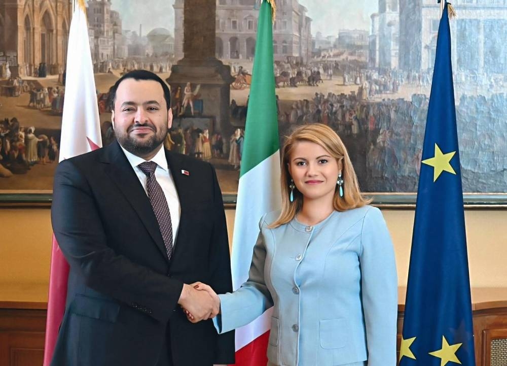 وزير الدولة بوزارة الخارجية يجتمع مع مسؤولين إيطاليين