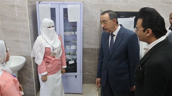 محافظ سوهاج يتابع ميدانيا أوضاع مستشفى العسيرات ويوجه بحصر شامل لحالة المستشفيات