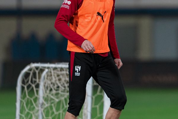 الهلال يعلن تفاصيل إصابة كريم بنزيما