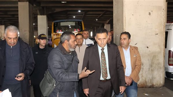 محافظ القليوبية يتفقد موقف بنها العمومي لمتابعة الالتزام بتعريفة الركوب الجديدة
