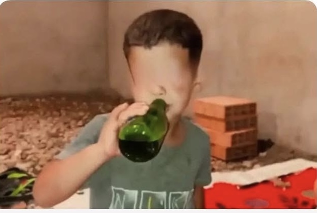 طالبت بفتح تحقيق.. منظمة حقوقية تستنكر محتوى “فيديو إجبار طفل على شرب الكحول”