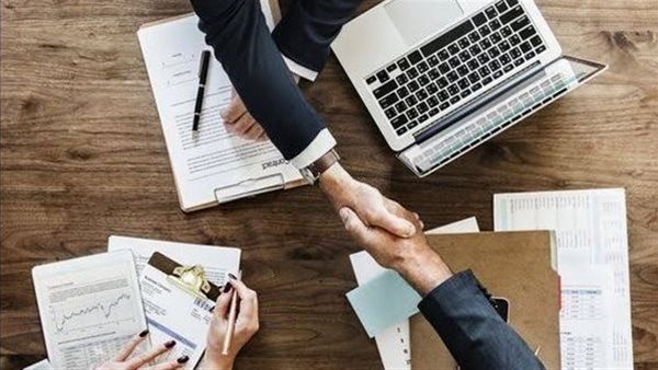 تفسير رؤية دخول البنك في المنام وعلاقتها بتحسين الأوضاع المالية