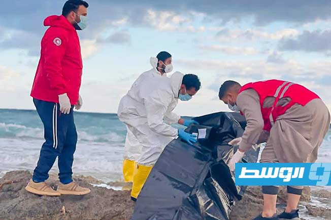 انقلاب قارب بين منطقتي التميمي وأم الرزم.. والهلال الأحمر ينتشل الجثمانين