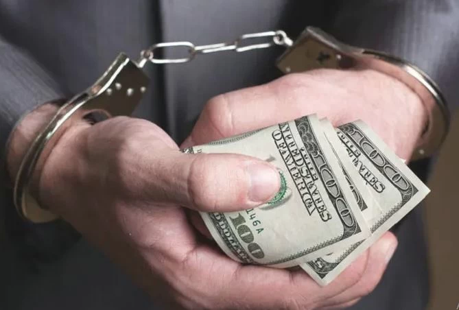 تحقيقات بصفقات مشبوهة بمليارات الدولارات في النفط والأسهم بأمريكا