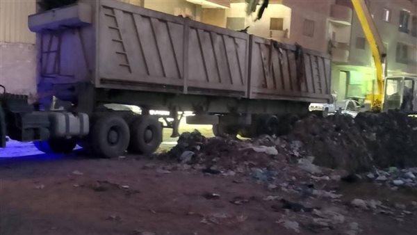 محافظة الجيزة تواصل تطهير مصرف أبو عوض في الهرم
