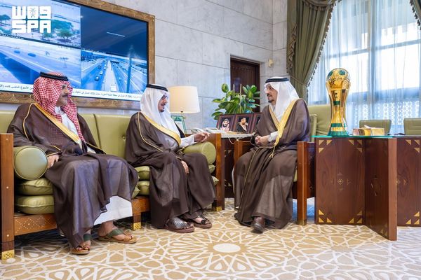 أمير الرياض يستقبل رئيس مجلس إدارة شركة نادي الهلال