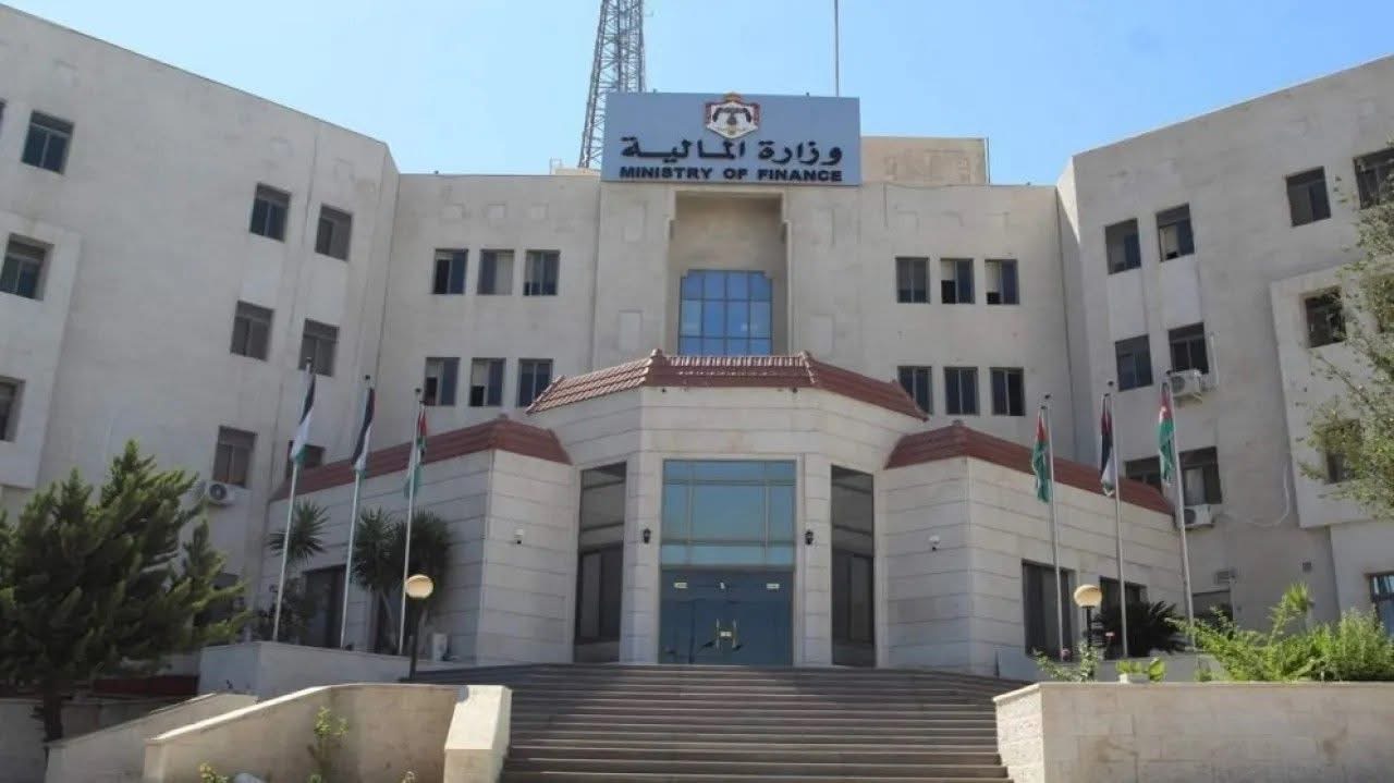 المتورطون باختلاسات ” الماليّة ” ممنوعون من السفر وما زلوا داخل البلاد
