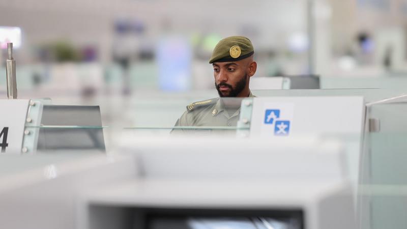 الجوازات السعودية تؤكد جاهزيتها لإنهاء إجراءات مغادرة ضيوف الرحمن وتسهيل سفرهم
