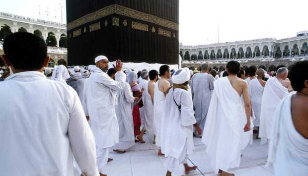 فتاوى الحج.. حكم إزالة المحرم الزوائد الجلدية من جسده