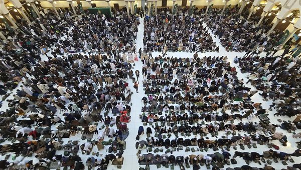 من مختلف أنحاء العالم، لحظة إفطار الطلاب الوافدين بالجامع الأزهر في ذكرى تأسيسه (صور)