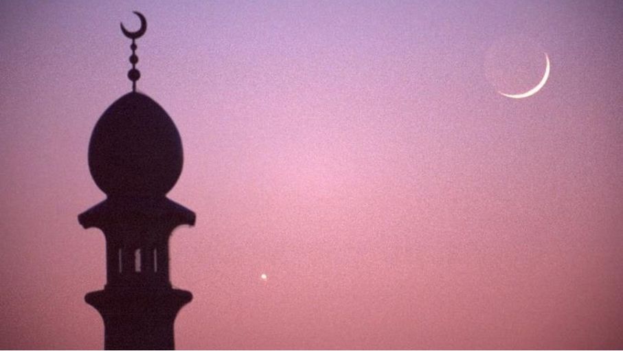 حدث فلكي لافت يوم استطلاع هلال رمضان.. هل يؤثر على الرؤية؟