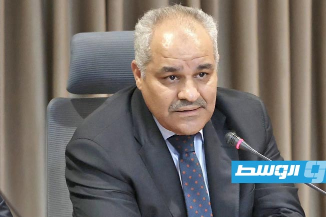 عيسى يطالب «الداخلية» بإيقاف السوق الموازية ومتابعة حركة نقل الأموال بالدينار