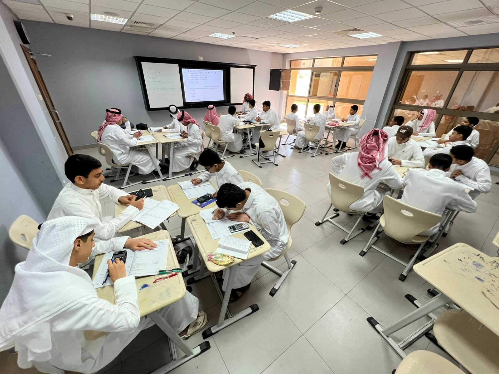 901 طالب وطالبة يشاركون في أولمبياد نسمو للعلوم والرياضيات بالأحساء