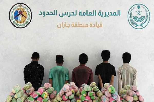 القبض على (5) يمنيين في جازان لتهريبهم (73) كجم "قات"