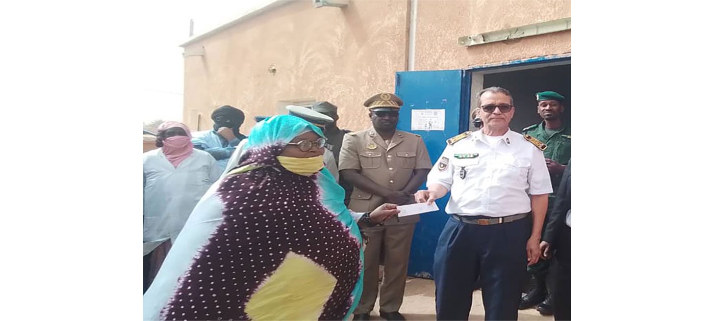 والي تكانت يشرف على انطلاق عملية توزيع 12طنا من السمك