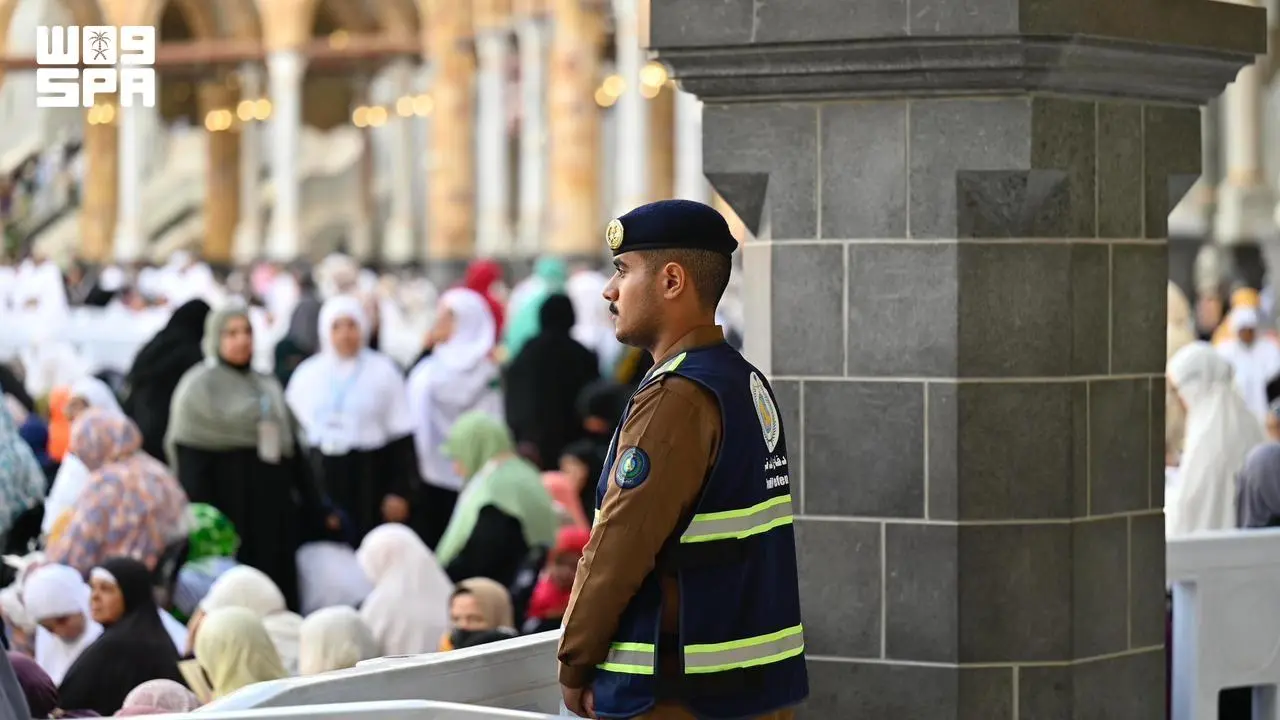 قوة الدفاع المدني بالحرم تواصل جهودها في خدمة ضيوف...