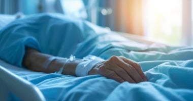 لماذا يسبب العلاج الكيميائي آثارًا جانبية قاسية.. طرق مثبتة للسيطرة عليها