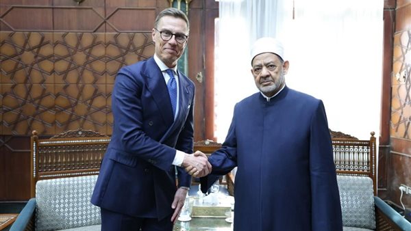 شيخ الأزهر لـ رئيس فنلندا: الإنسانية تعاني من السياسات والفوضى التي تقود العالم للجنون