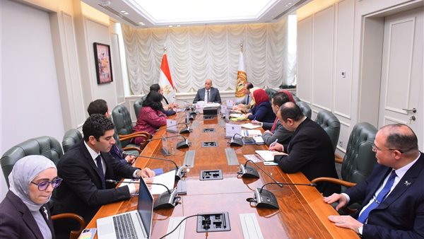 وزير العمل يلتقي وفدًا من مجلس إدارة شركة "شغلني" بحضور نجيب ساويرس