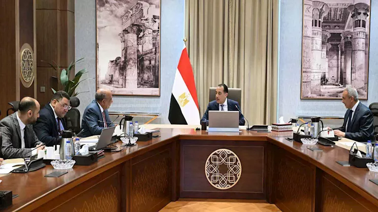 رئيس الوزراء يستعرض الموقف التنفيذي لـ105 مشروعات لتقوية شبكة الكهرباء