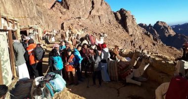 توافد السائحين من مختلف الجنسيات لزيارة سانت كاترين وجبل موسى