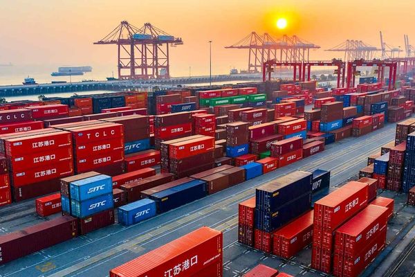 الصين ترفض التعريفات الأمريكية الأحادية وتدعو لإلغائها