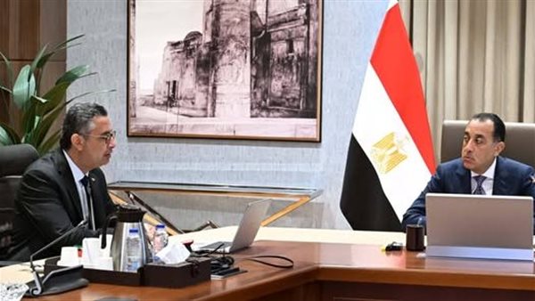 مدبولي يوجه بربط قواعد البيانات إلكترونيا لتوجيه الدعم لمستحقيه وحماية الفئات الأولى بالرعاية
