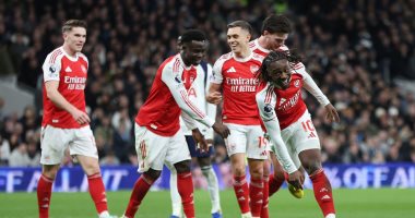 أرسنال يكتسح توتنهام برباعية ويعزز صدارة الدوري الإنجليزي