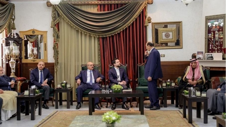 ولي العهد يلتقي وجهاء وممثلين عن عشائر العجارمة
