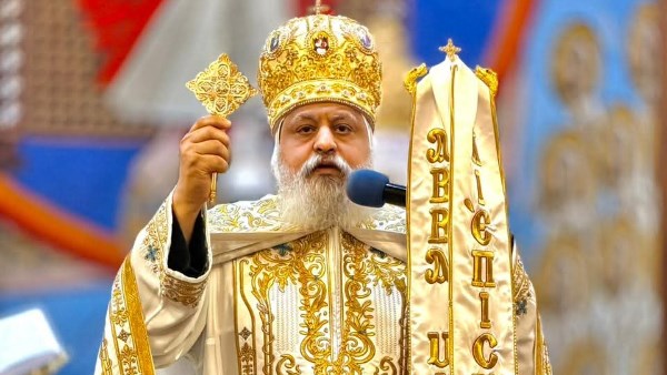 الأنبا ميخائيل يترأس قداس عيد القيامة ويستقبل المهنئين