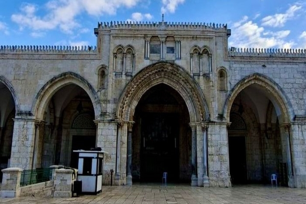 سلطات الاحتلال تواصل إغلاق المسجد الأقصى لليوم الـ34 ودعوات لذبح القرابين داخله في "عيد الفصح"