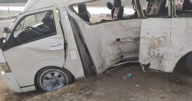 إصابة 14 شخصا في حادث انقلاب سيارة ميكروباص بطريق القاهرة