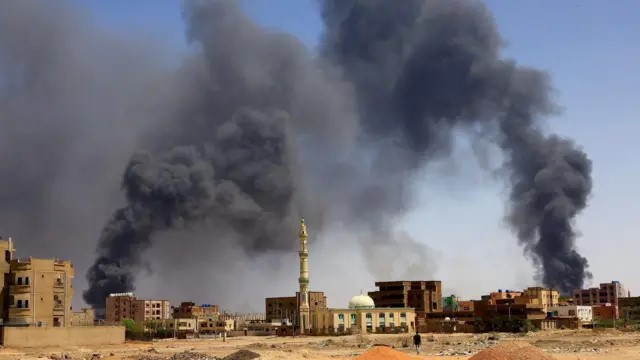 مصدر طبي وشهود: 28 قتيلا في هجوم بمسيرة على سوق في كردفان بالسودان