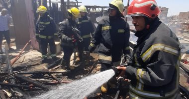 السيطرة على حريق مخلفات أعلى سطح 3 عقارات بحدائق القبة