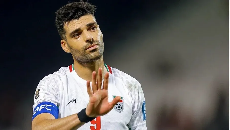 قائد منتخب إيران يشن هجوما على "فيفا" بعد التعادل مع مصر