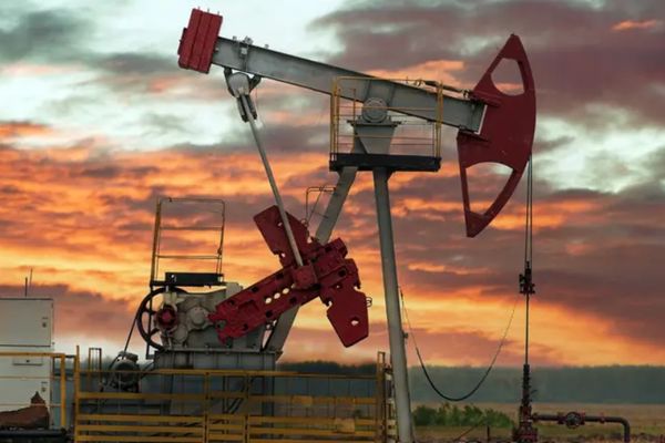 غموض مصير «حرب إيران» يرفع أسعار النفط أكثر من 4%